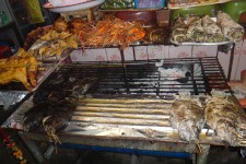 Gegrillter Fisch auf dem Indochina-Markt (Nong Khai – Relaxen am Mekong)