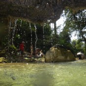 Unterm Wasserfall
