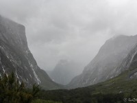 Cuaca hujan di Milford Sound