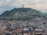 Blick über Die Altstadt Und Auf Die Statue “jungfrau Von Quito”